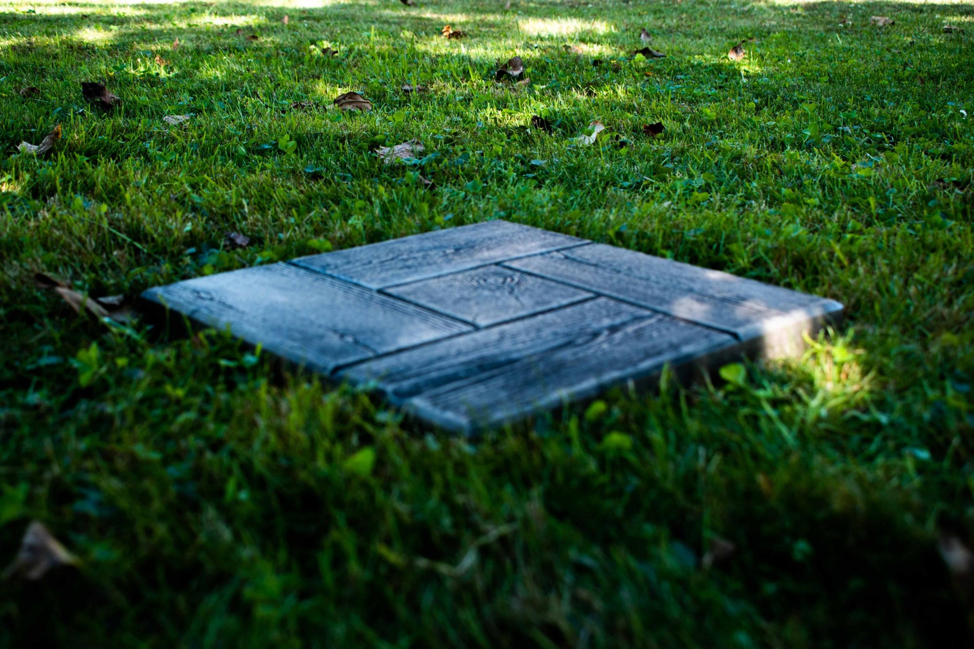 PerfectStone BoardStone fahatású beton tipegő – prémium kerti lépőkő