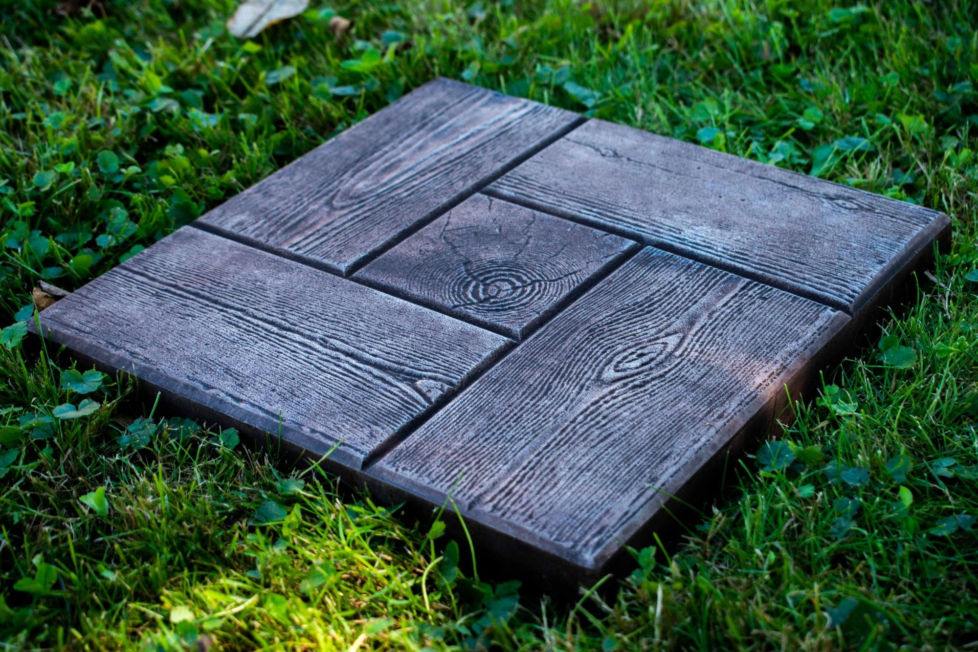 PerfectStone BoardStone fahatású beton tipegő – prémium kerti lépőkő