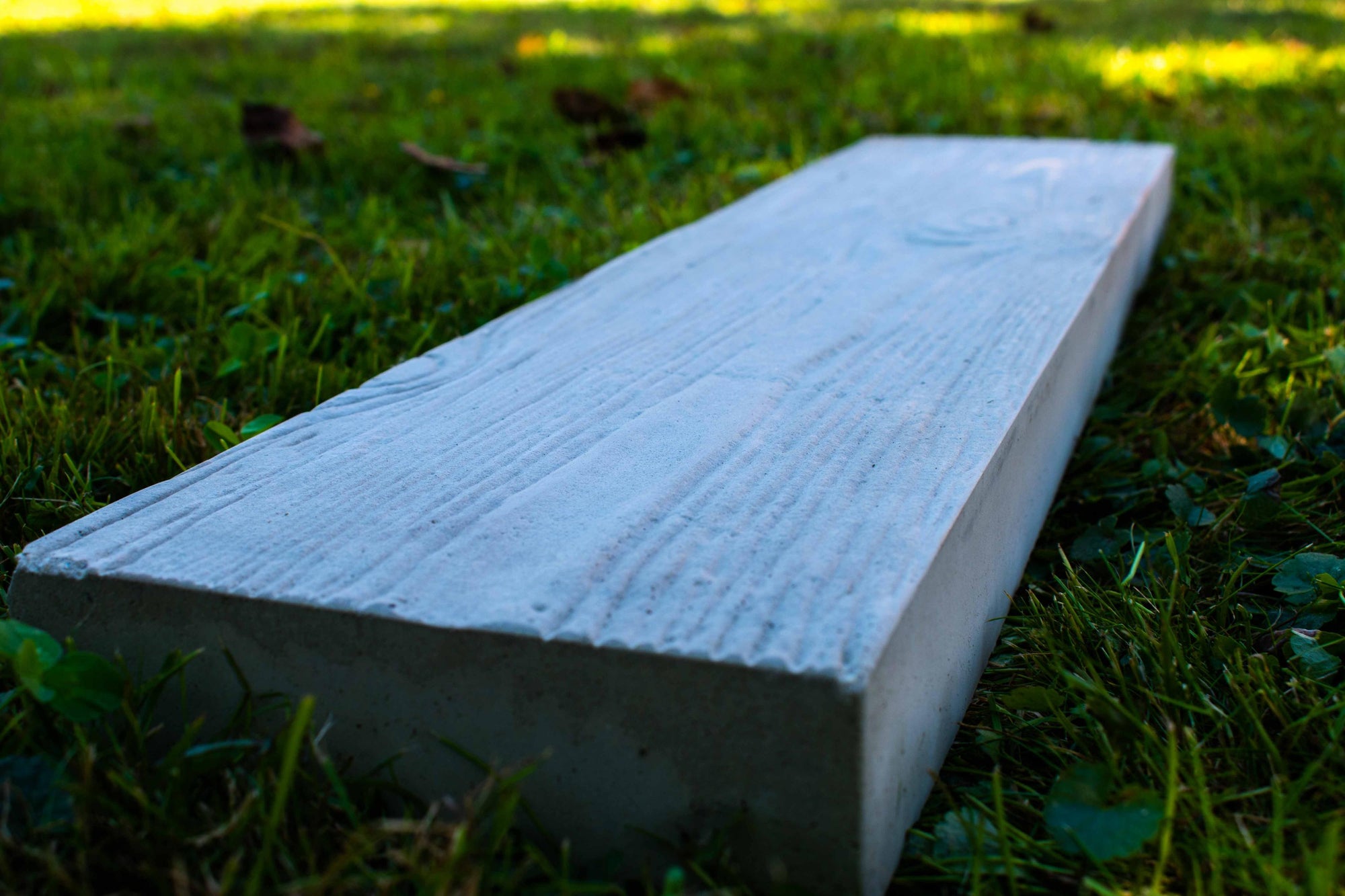 PerfectStone DecoWood fahatású beton tipegő – prémium kerti lépőkő