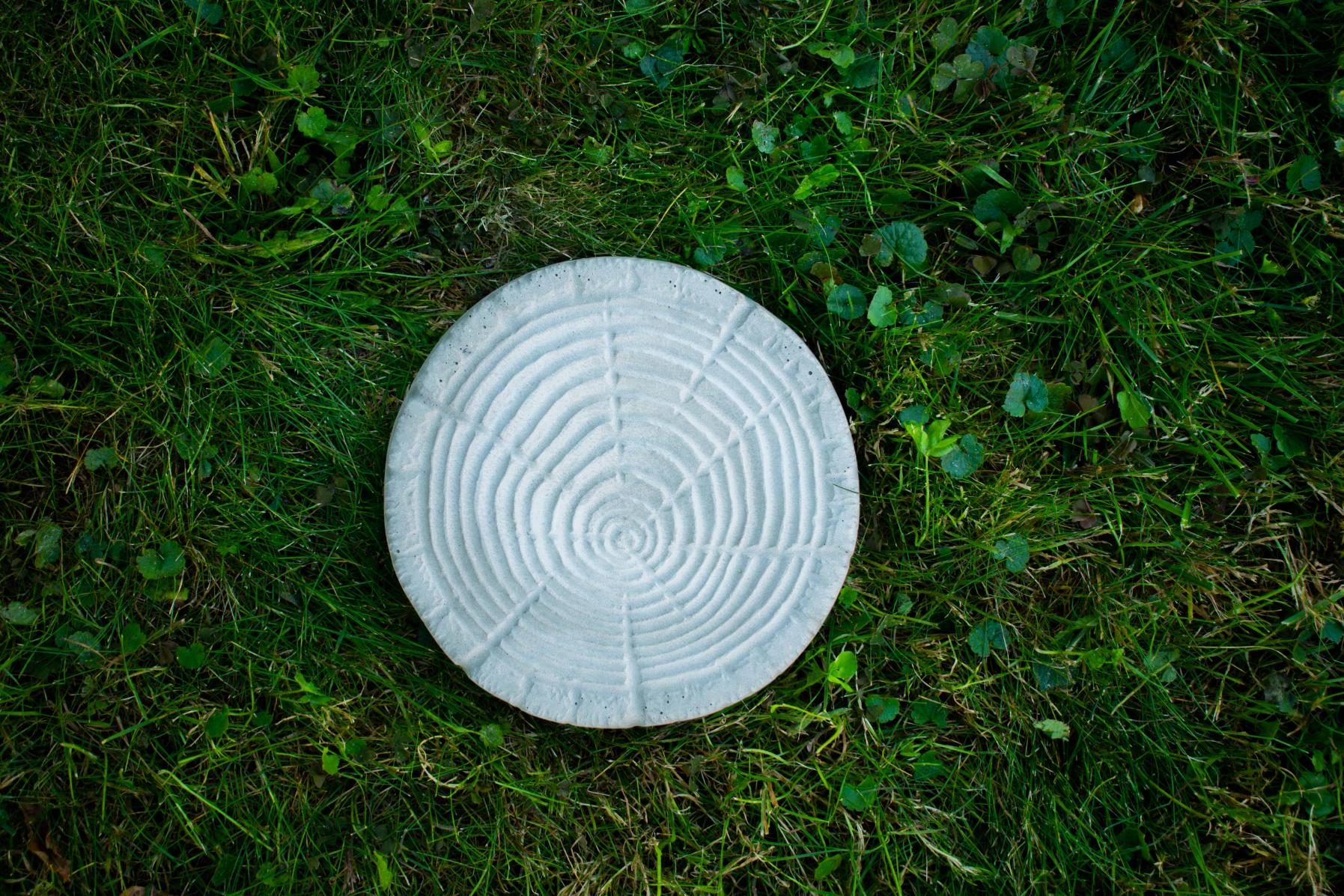 PerfectStone WoodGroove fahatású beton tipegő – prémium kerti lépőkő