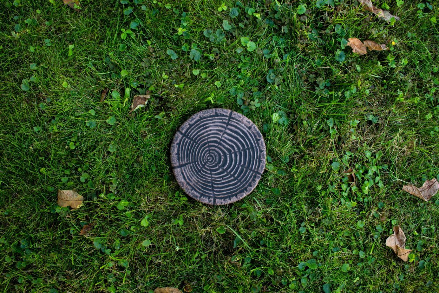 PerfectStone WoodGroove fahatású beton tipegő – prémium kerti lépőkő