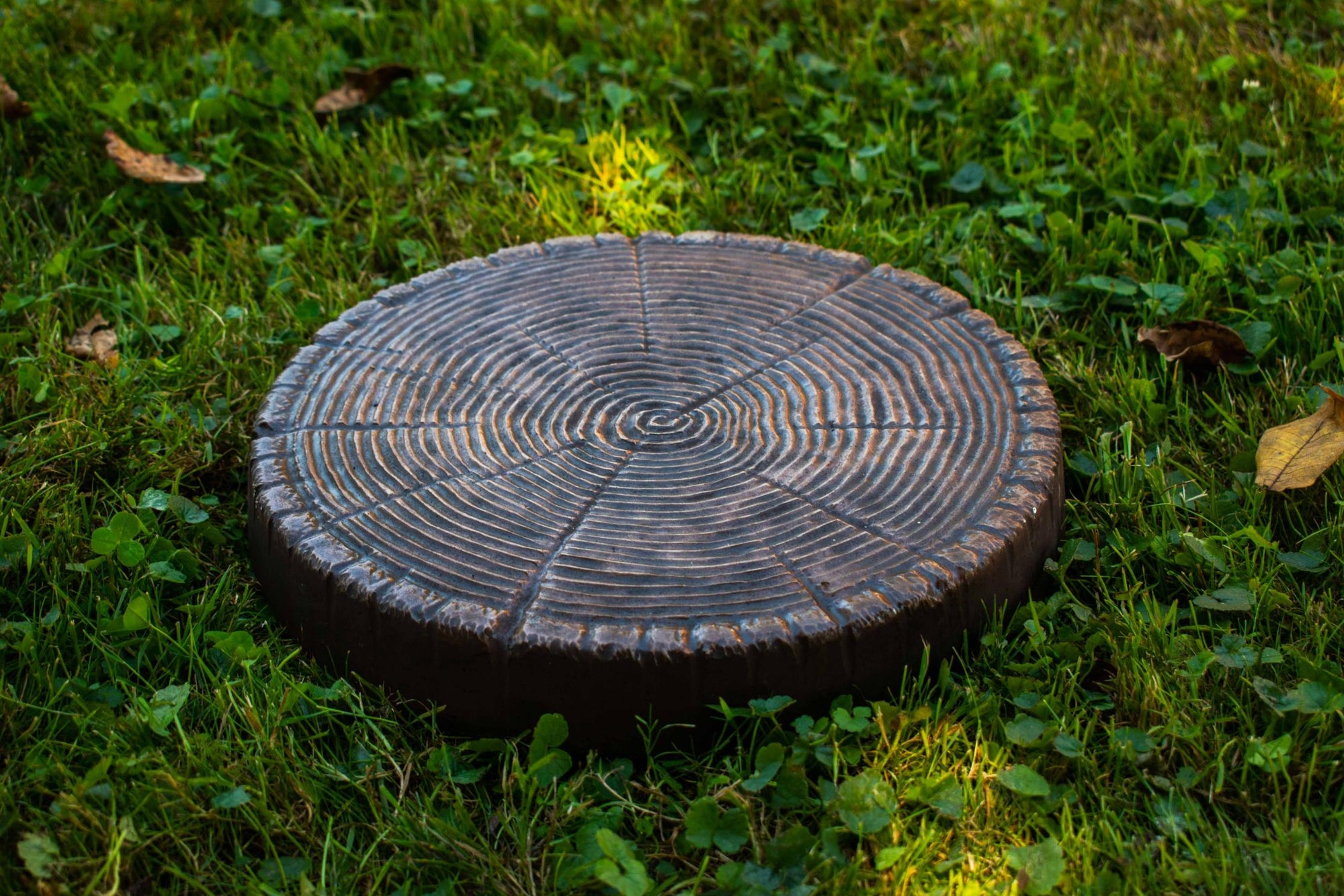 PerfectStone WoodGroove fahatású beton tipegő – prémium kerti lépőkő