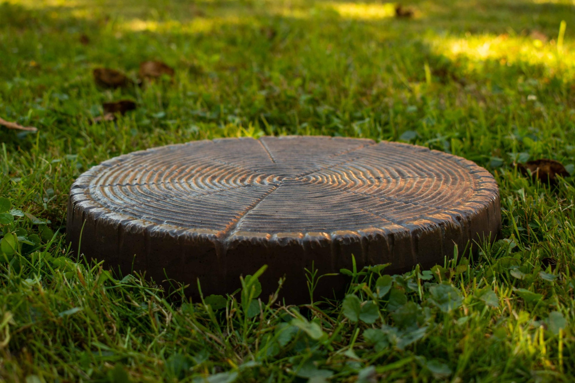 PerfectStone WoodGroove fahatású beton tipegő – prémium kerti lépőkő