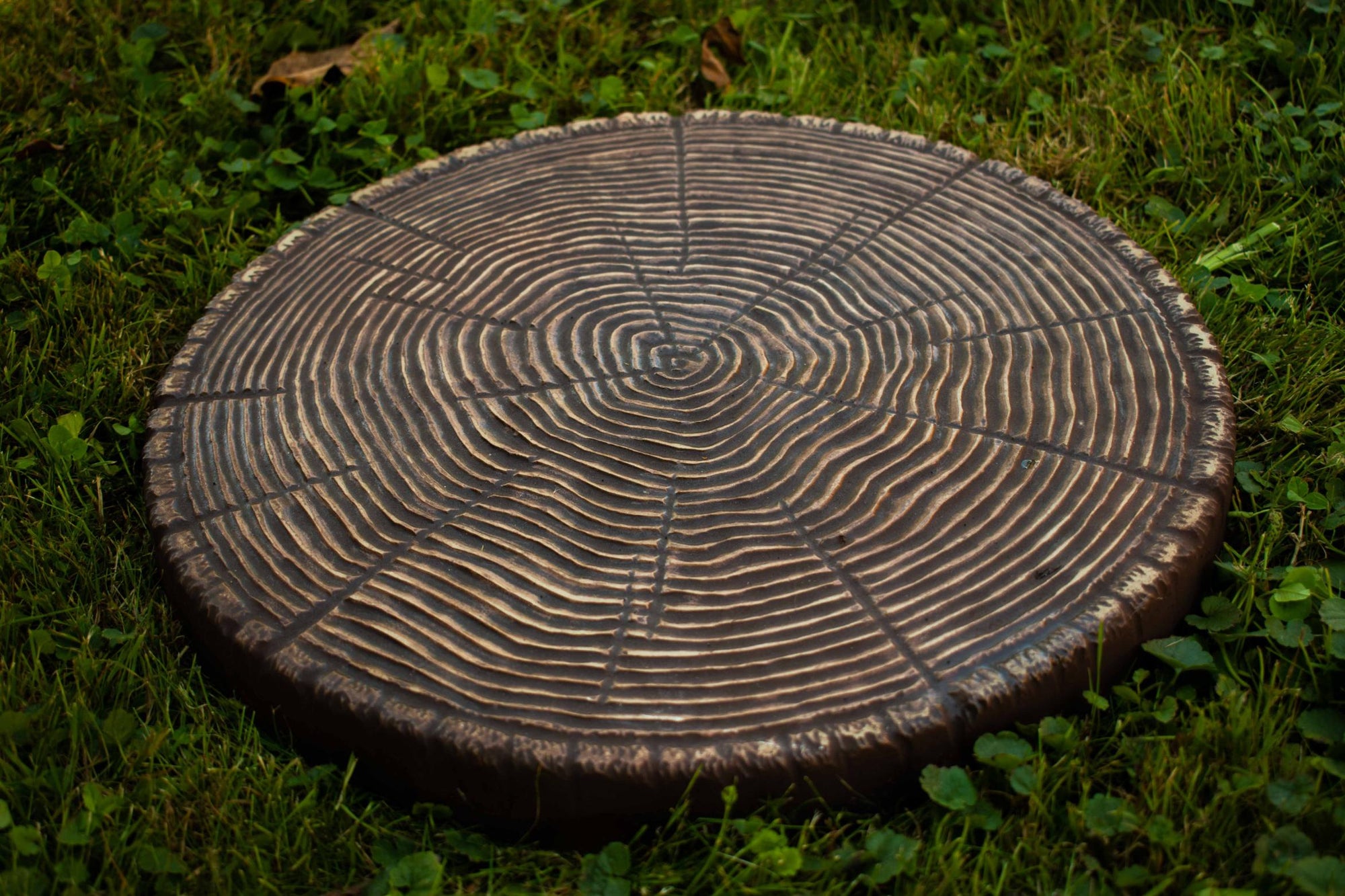 PerfectStone WoodGroove fahatású beton tipegő – prémium kerti lépőkő