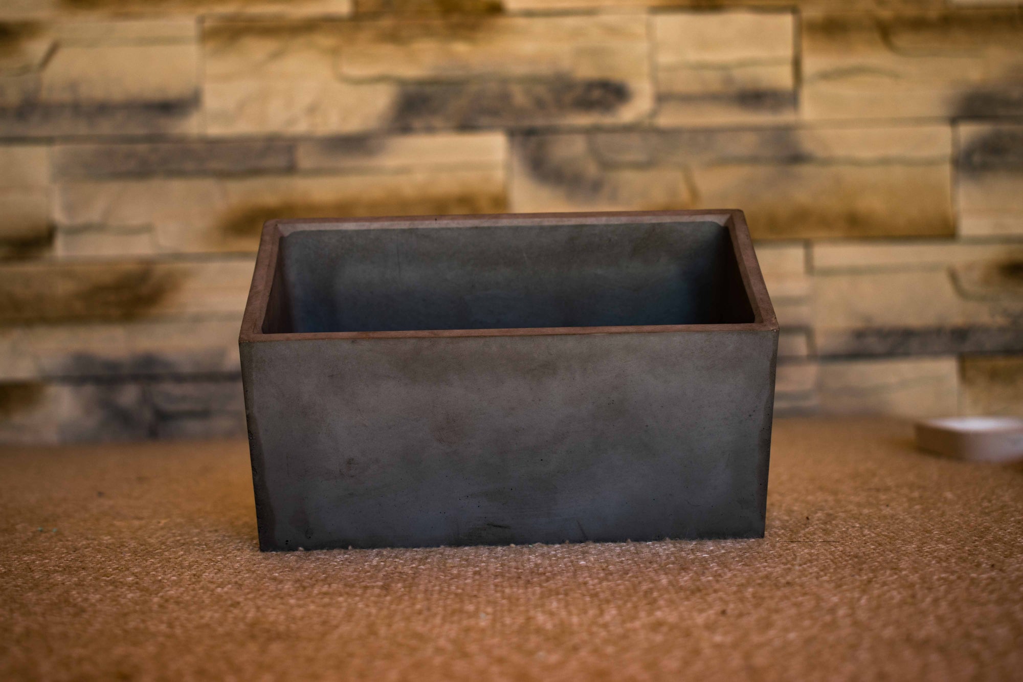 PerfectStone Linea beton virágkaspó  – kőhatású kézműves dísztárgy