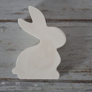 gipsz nyuszi dekoráció árnyék nyuszi húsvéti dísz natúr gipszből fa háttéren