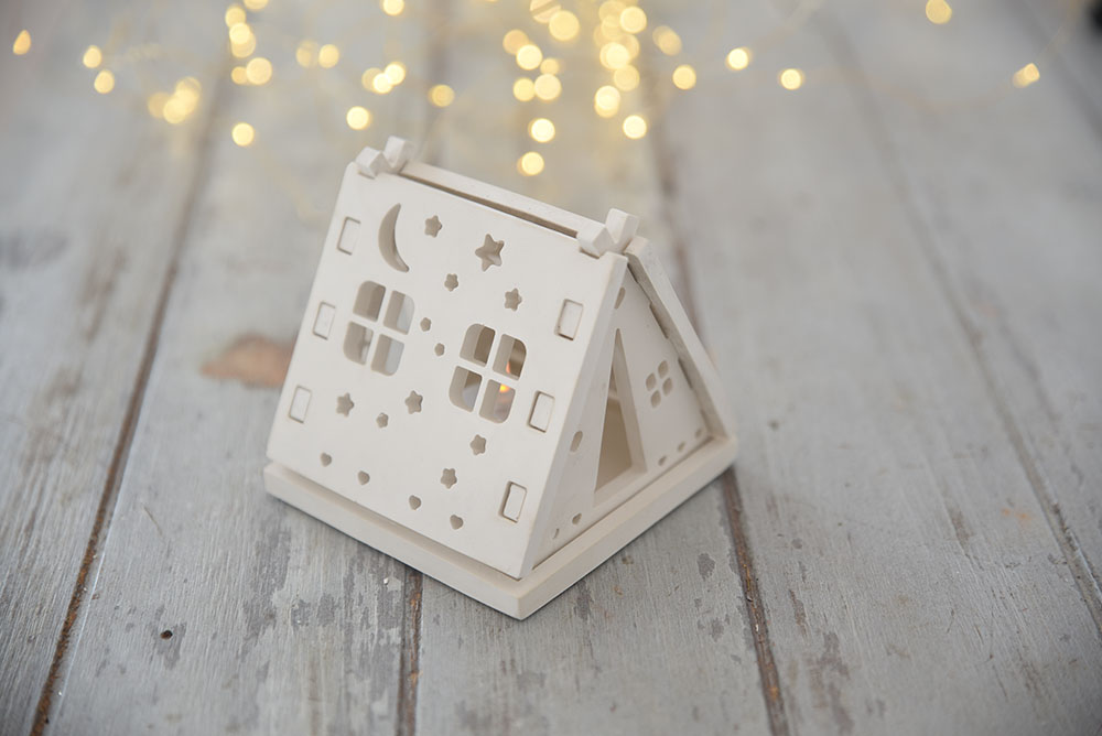 gipsz-mecses-haziko-ejjeli-feny éjjeli fénysátor gipsz mécses házikó gyerekszoba éjjeli fény csillag és hold mintával