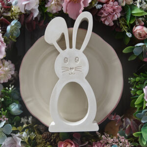 húsvéti nyuszi dekoráció gipszből tavaszi asztaldekor virágkoszorúval